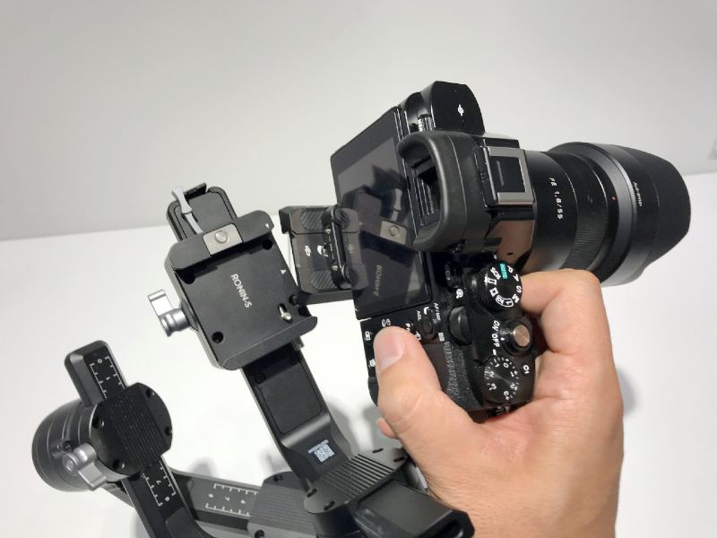 カメラスタビライザー DJI Ronin-Sの初期設定とバランス調整方法 