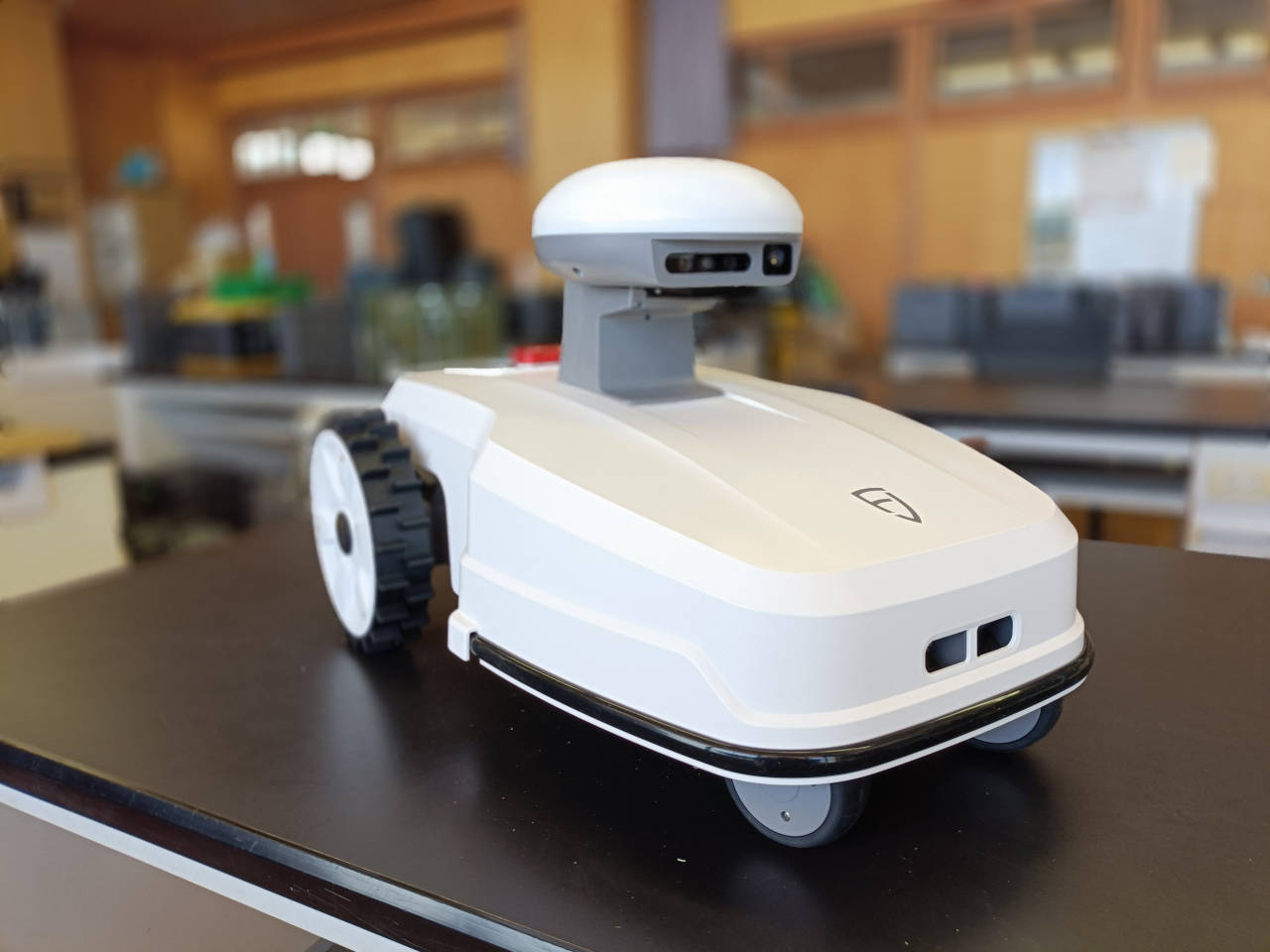 自動で芝刈り＆障害物回避！FJDの芝刈りロボットを開封してみた