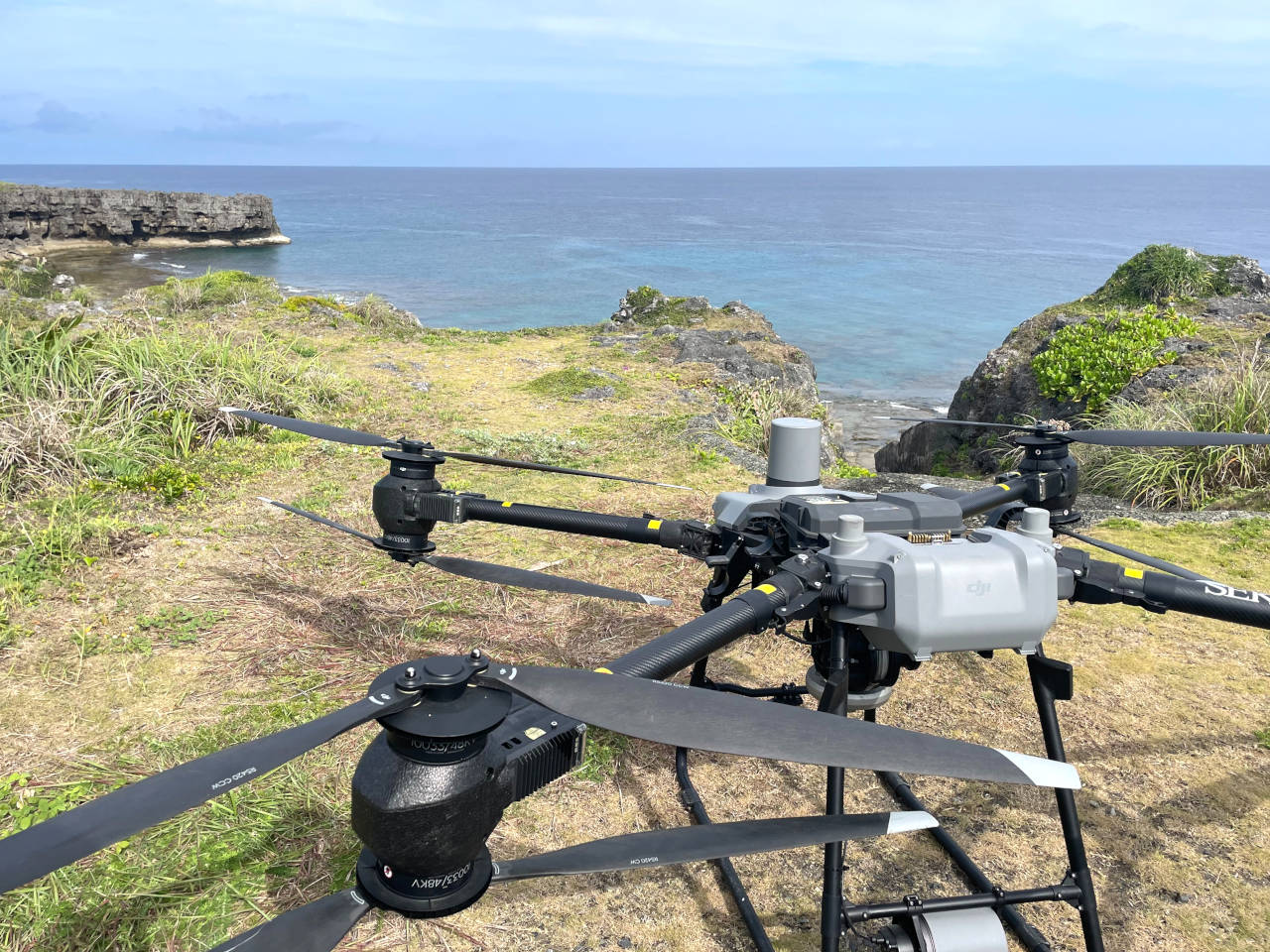 ドローンでビーチクリーンを効率化！DJI FlyCart 30 で500kgの海洋ごみ
