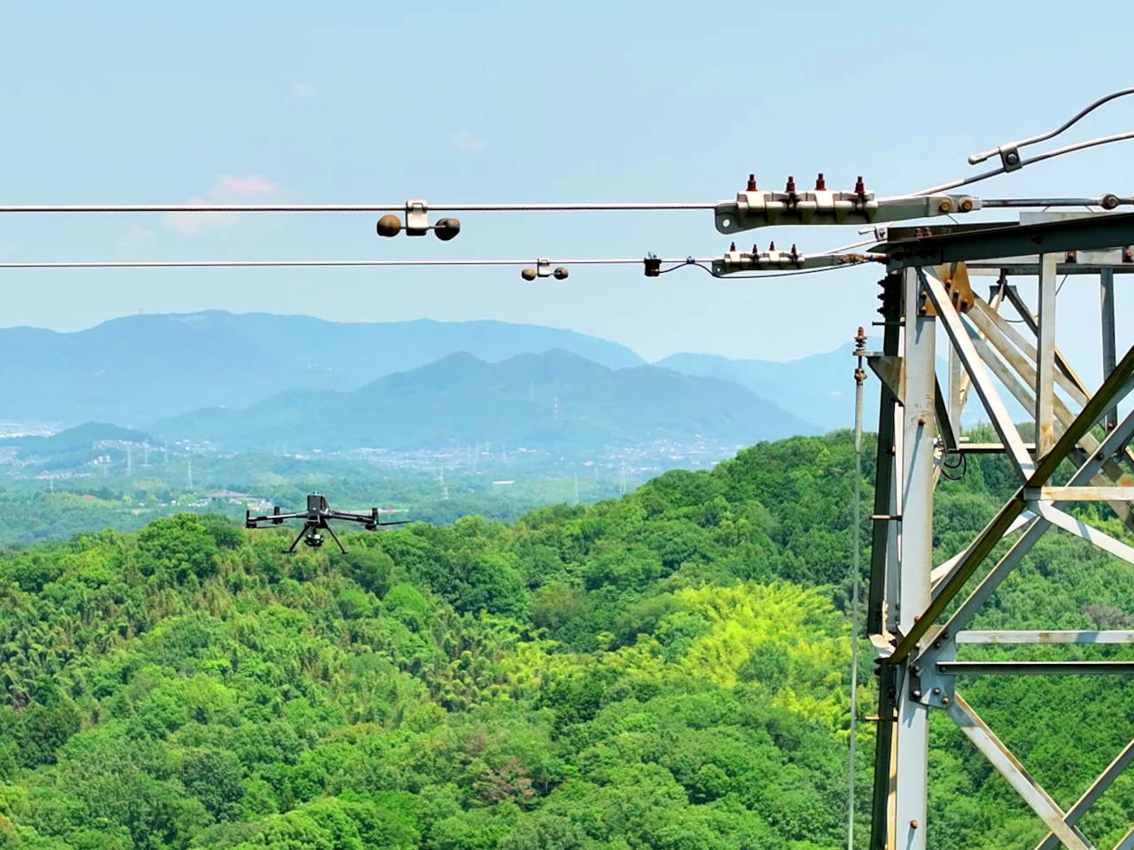 送電線点検の撮影を効率化｜Matrice 400×H30Tの送電線フォローを実機